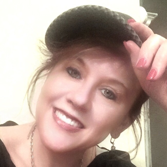 Meet your Posher, Jennifer - Picture 1 of 1